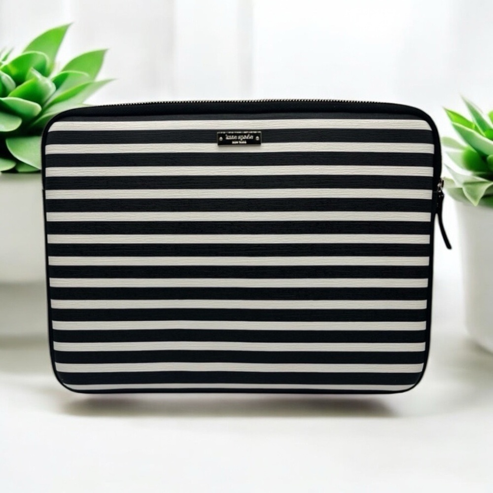 KATE SPADE NEW YORK BLACK WHITE STRIPED LAPTOP CASE